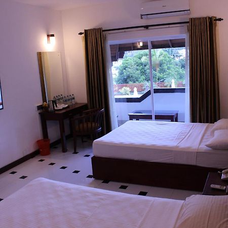 Hotel Kandyan Exterior foto