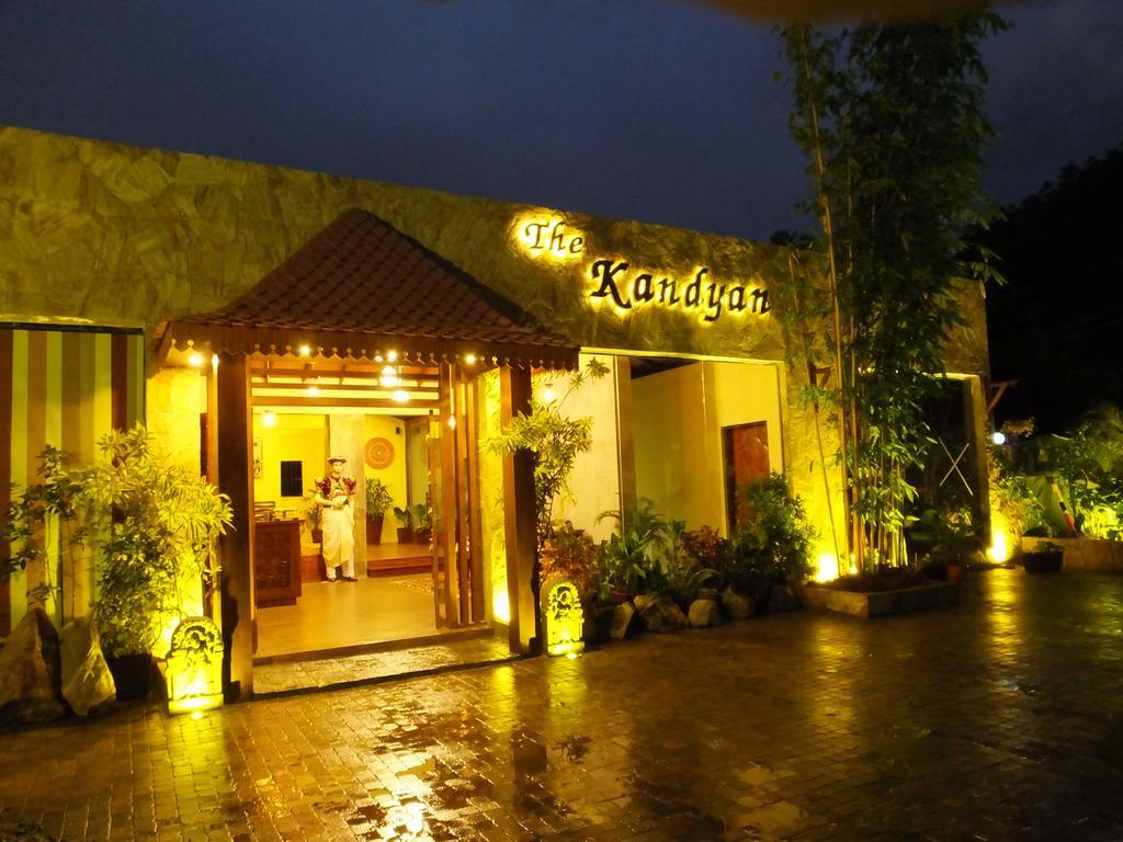 Hotel Kandyan Exterior foto