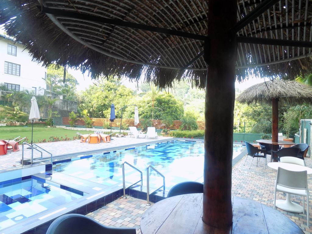 Hotel Kandyan Exterior foto