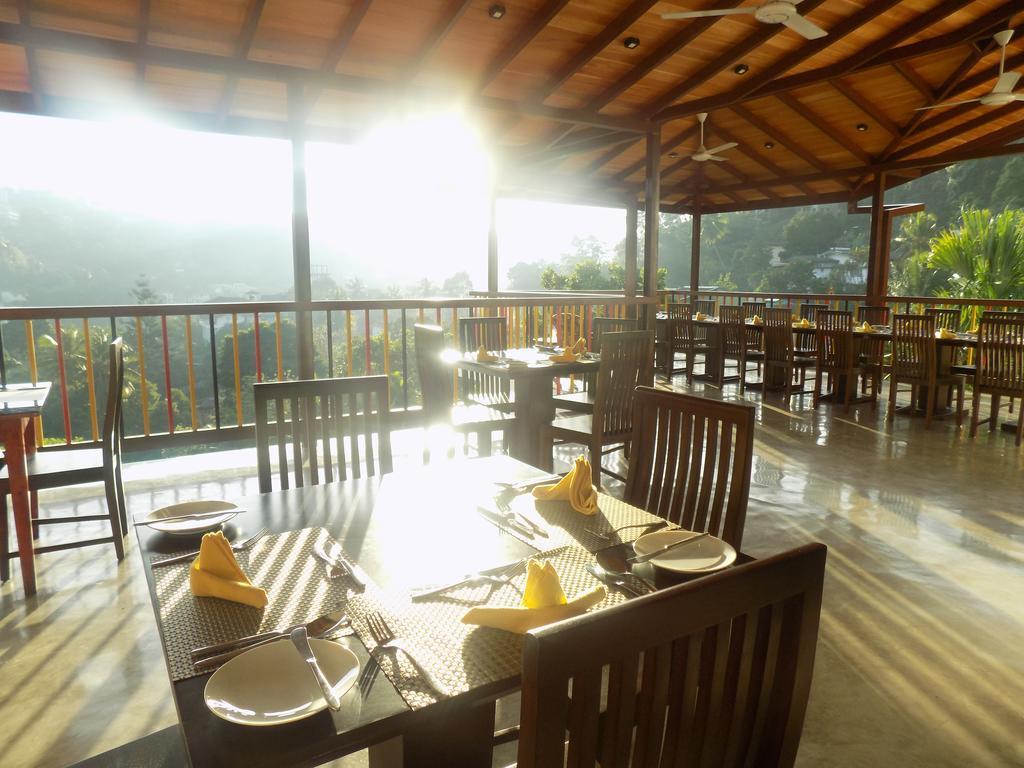 Hotel Kandyan Exterior foto