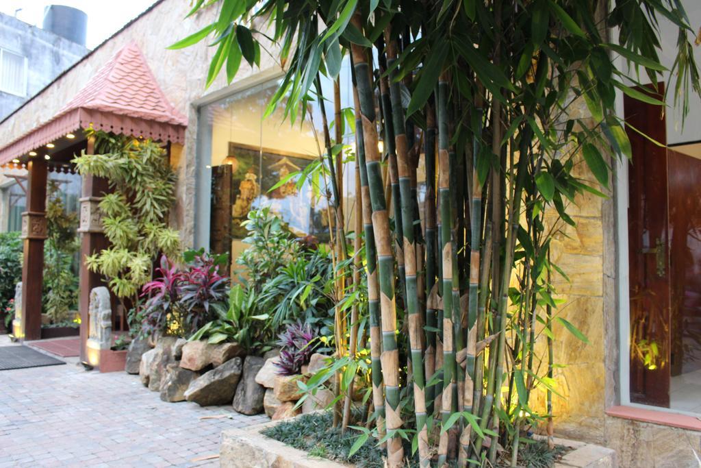 Hotel Kandyan Exterior foto