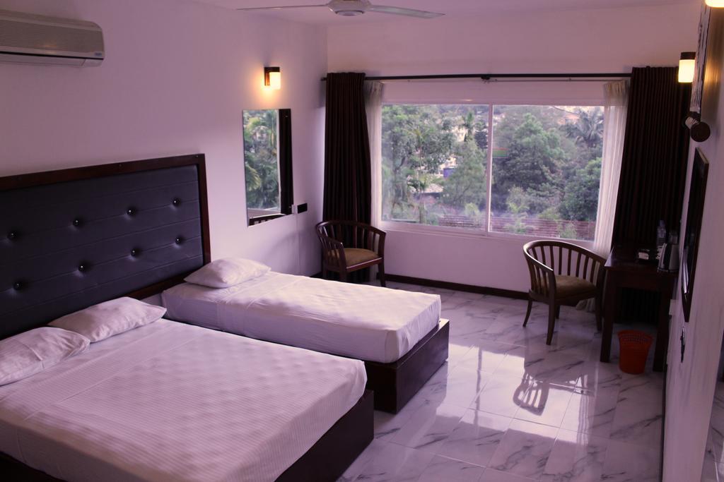Hotel Kandyan Exterior foto