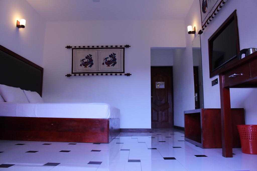 Hotel Kandyan Exterior foto